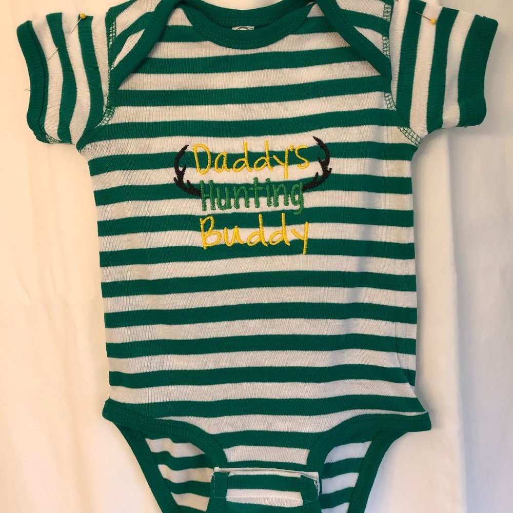 Hunting Onies Green/White with embroidery on the front